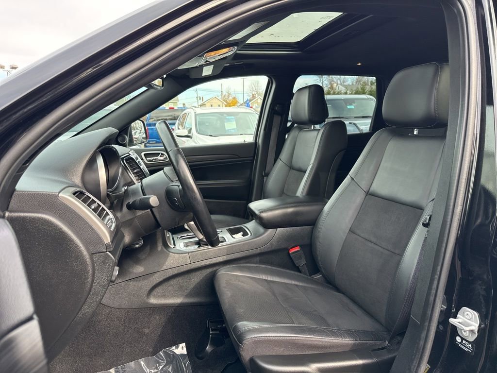 Used 2022 Jeep Grand Cherokee Laredo X image 16