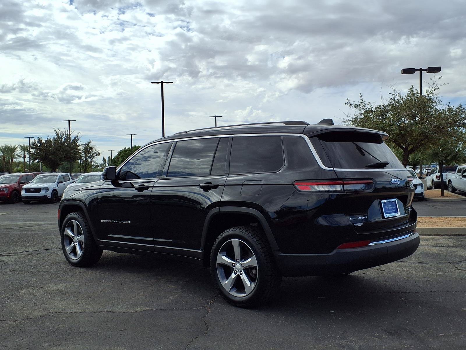 Used 2022 Jeep Grand Cherokee L Limited AWD/4WD image 4