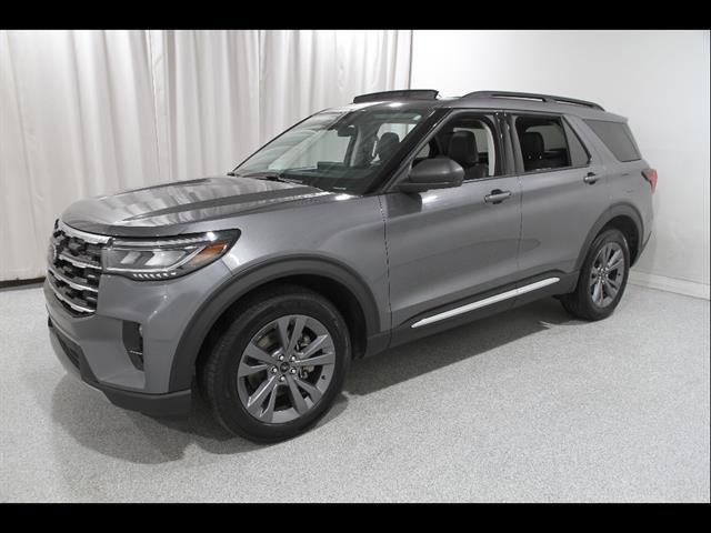 Certified 2025 Ford Explorer Active w/ Active Comfort Package AWD/4WD image 3
