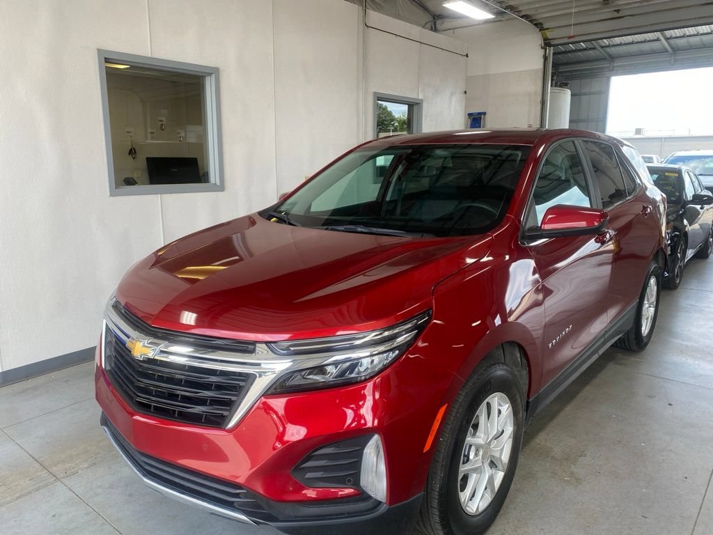 Used 2024 Chevrolet Equinox LT w/ LPO, Floor Liner Package FWD image 2