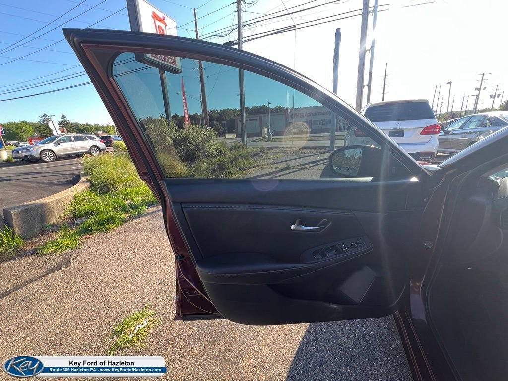 Used 2024 Nissan Sentra SV FWD image 16