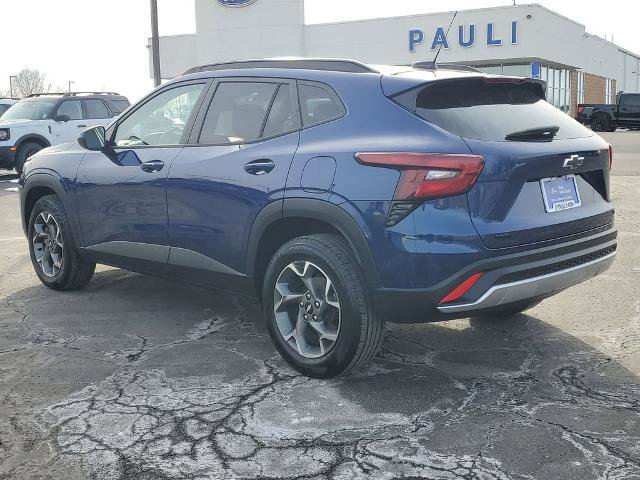 Used 2024 Chevrolet Trax LT w/ Sunroof Package image 2