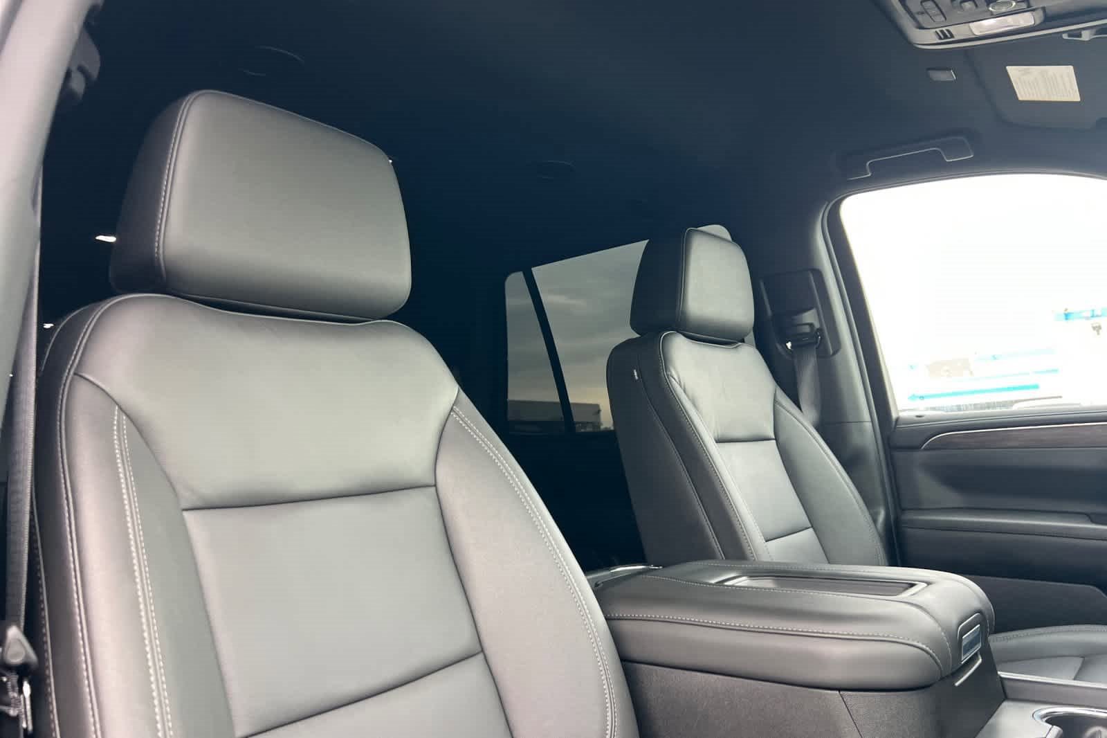 Used 2024 Chevrolet Tahoe Z71 w/ Luxury Package image 19