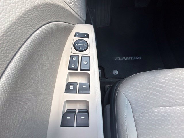 Used 2020 Hyundai Elantra SEL w/ Convenience Package (C2) FWD image 30