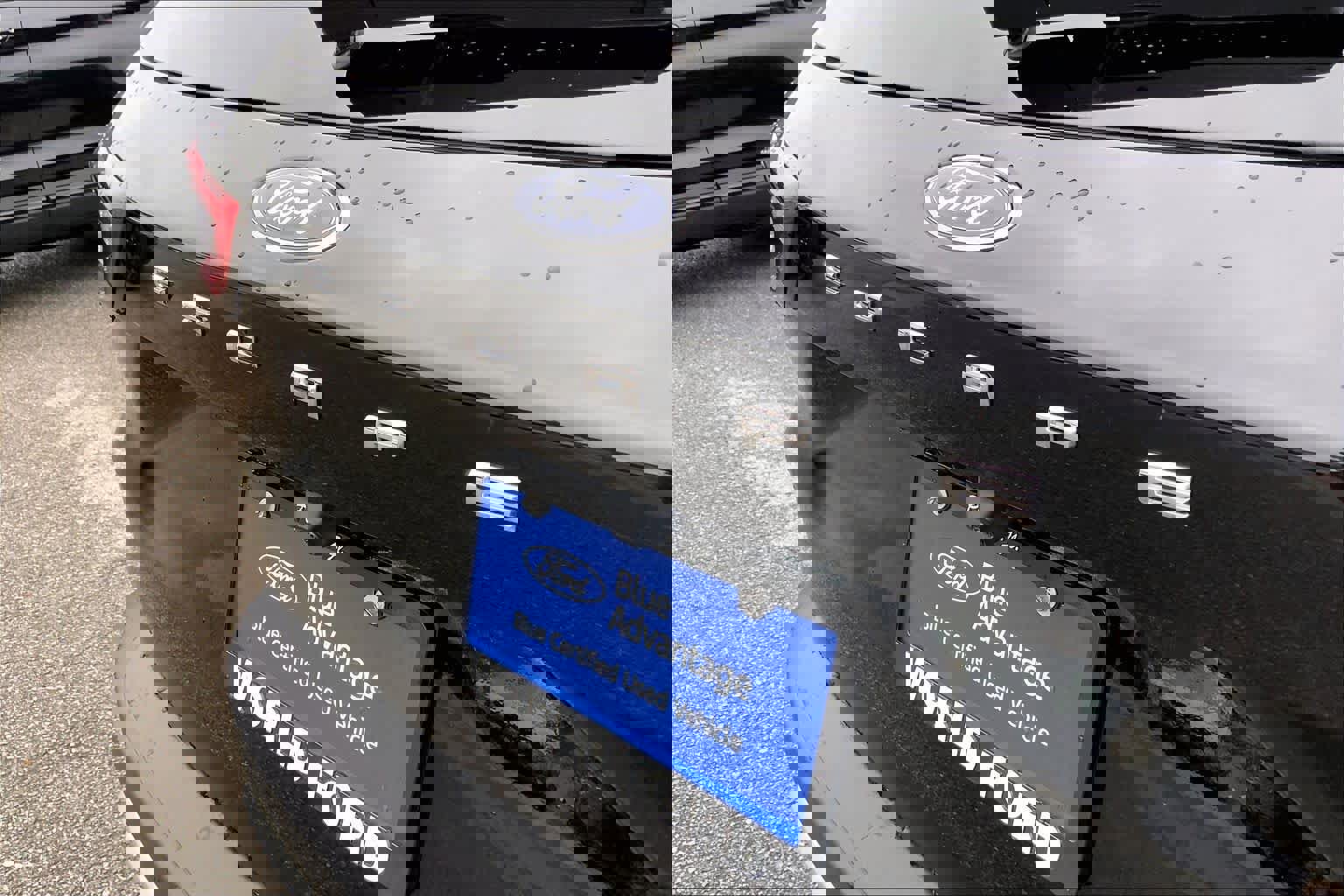 Certified 2025 Ford Escape SE image 30