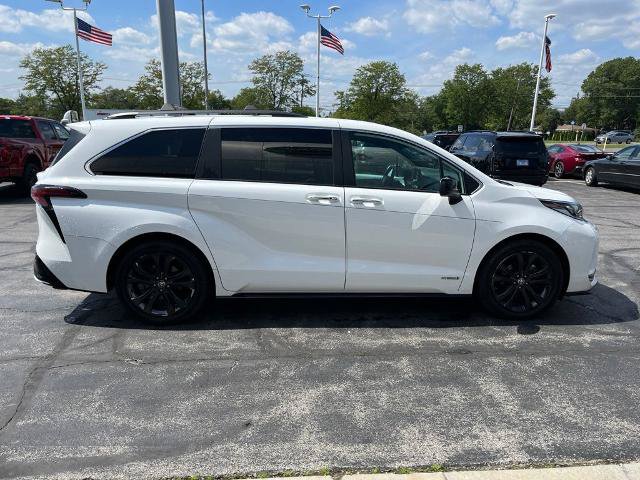 Used 2021 Toyota Sienna XSE FWD image 7