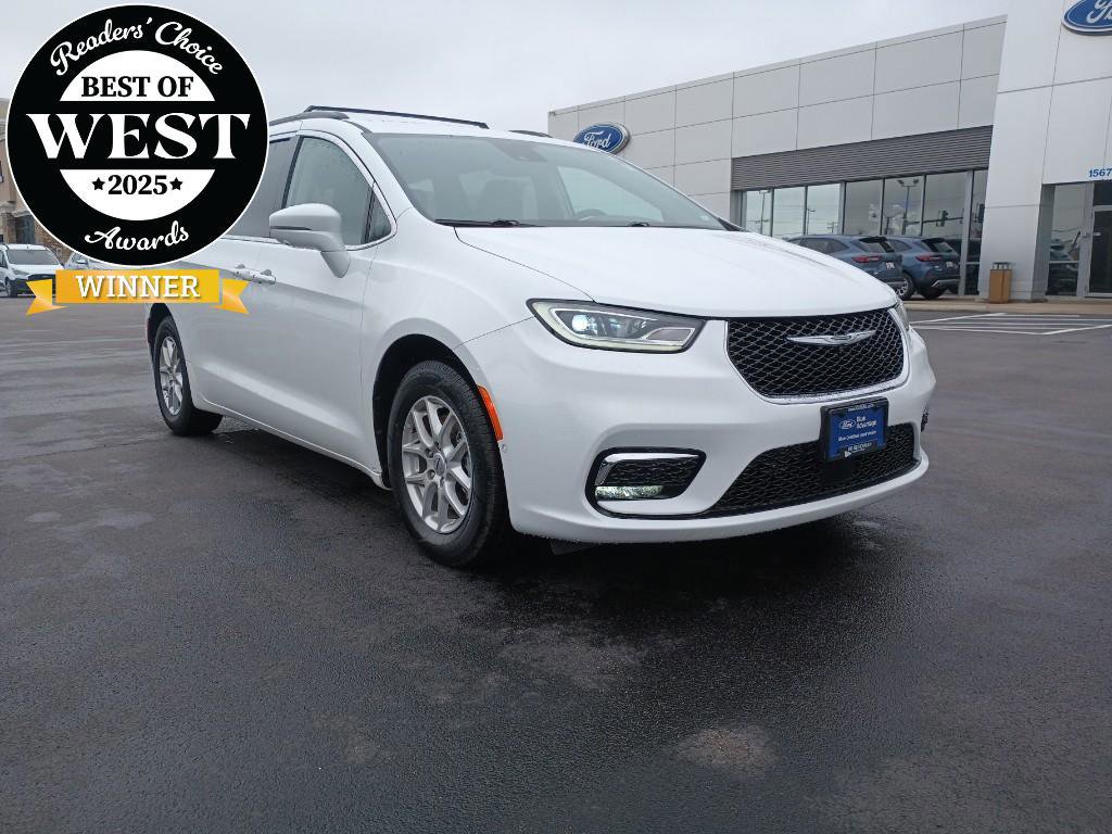 Used 2022 Chrysler Pacifica Touring-L w/ Uconnect Theater Family Group image 7
