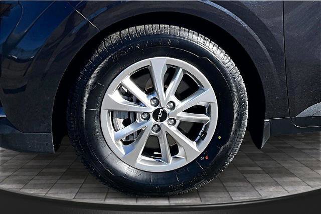 Used 2022 Kia Carnival LX image 13