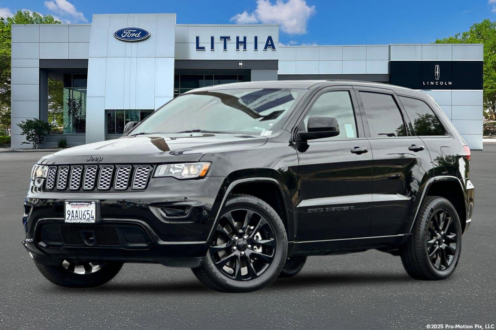 Used 2022 Jeep Grand Cherokee Laredo X AWD/4WD image 1