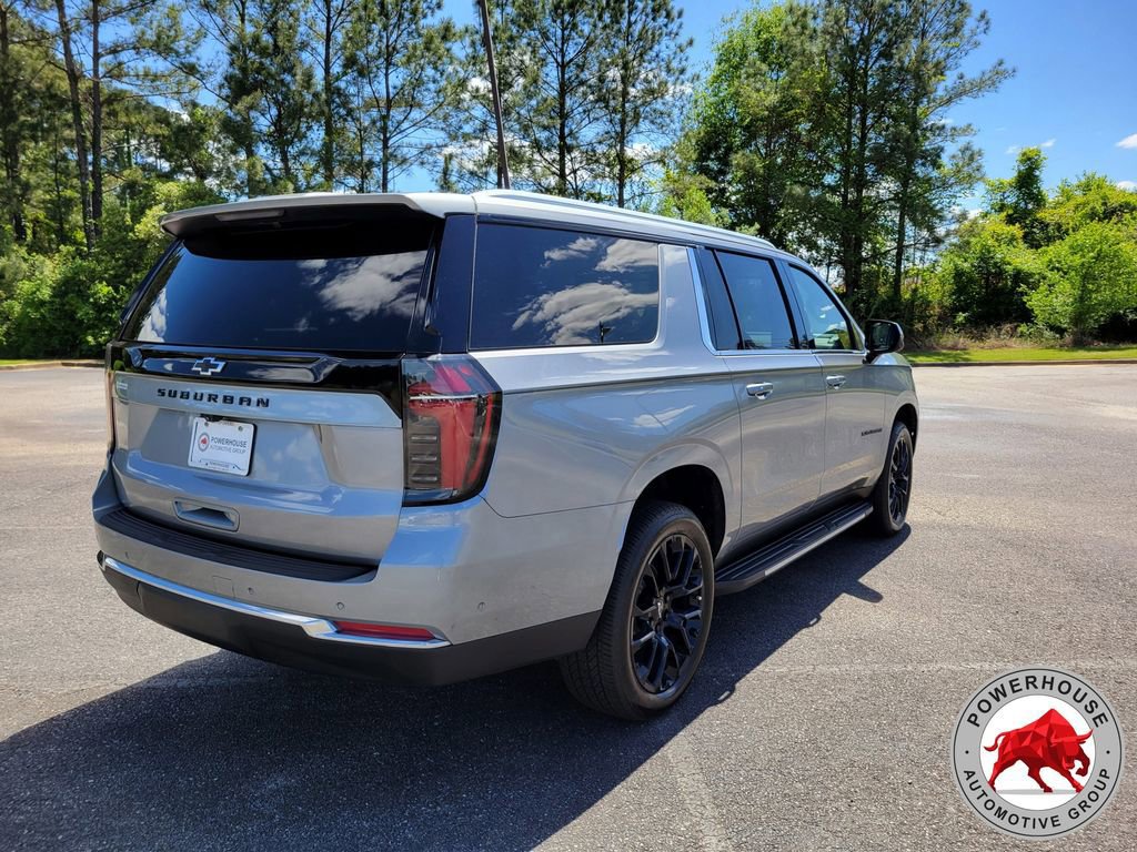 Used 2025 Chevrolet Suburban LS image 5
