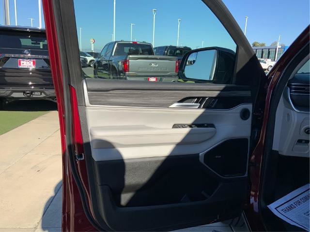 Used 2024 Jeep Wagoneer L Series III w/ Premium Group I AWD/4WD image 21