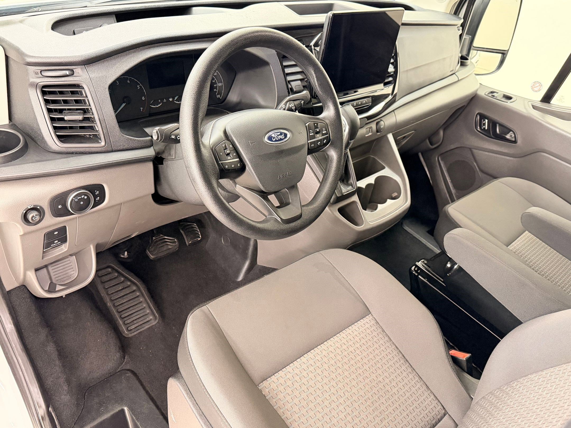 Certified 2025 Ford Transit 350 XLT RWD image 4