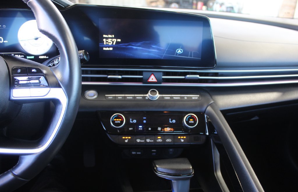 Used 2025 Hyundai Elantra SEL FWD image 19