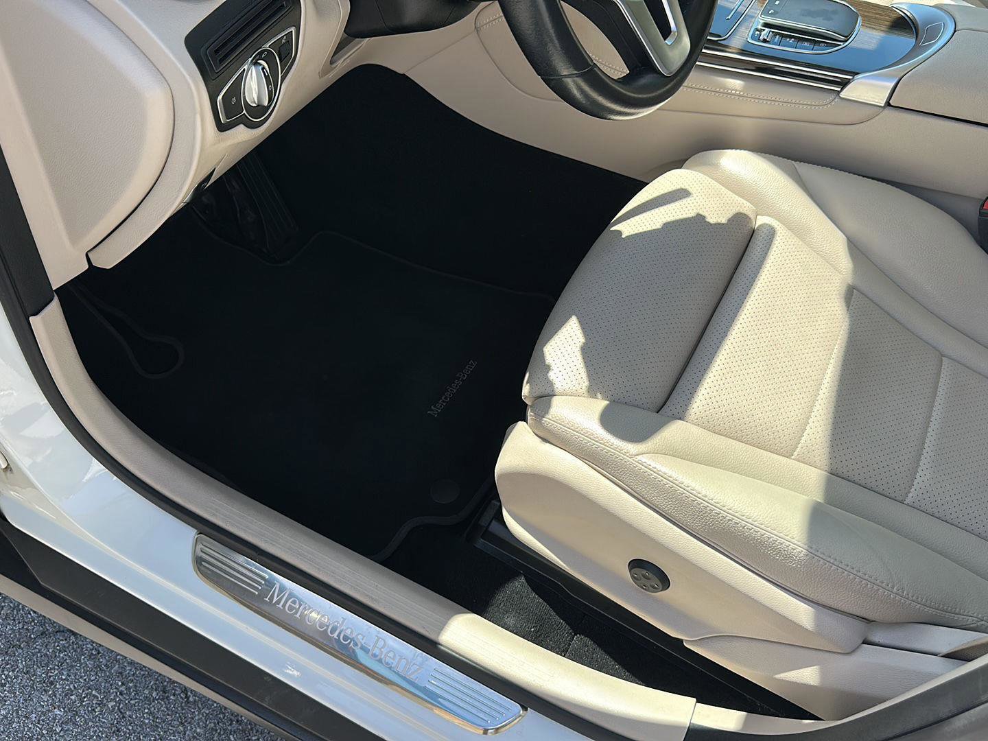 Used 2021 Mercedes-Benz GLC 300 4MATIC image 11