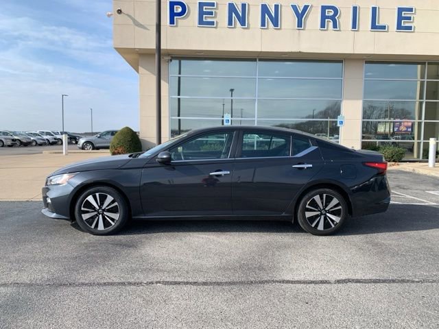 Used 2022 Nissan Altima 2.5 SV image 2