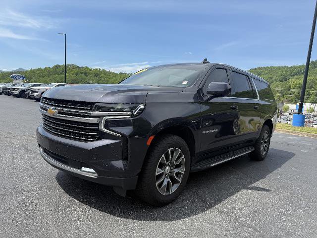 Used 2022 Chevrolet Suburban LT AWD/4WD image 3