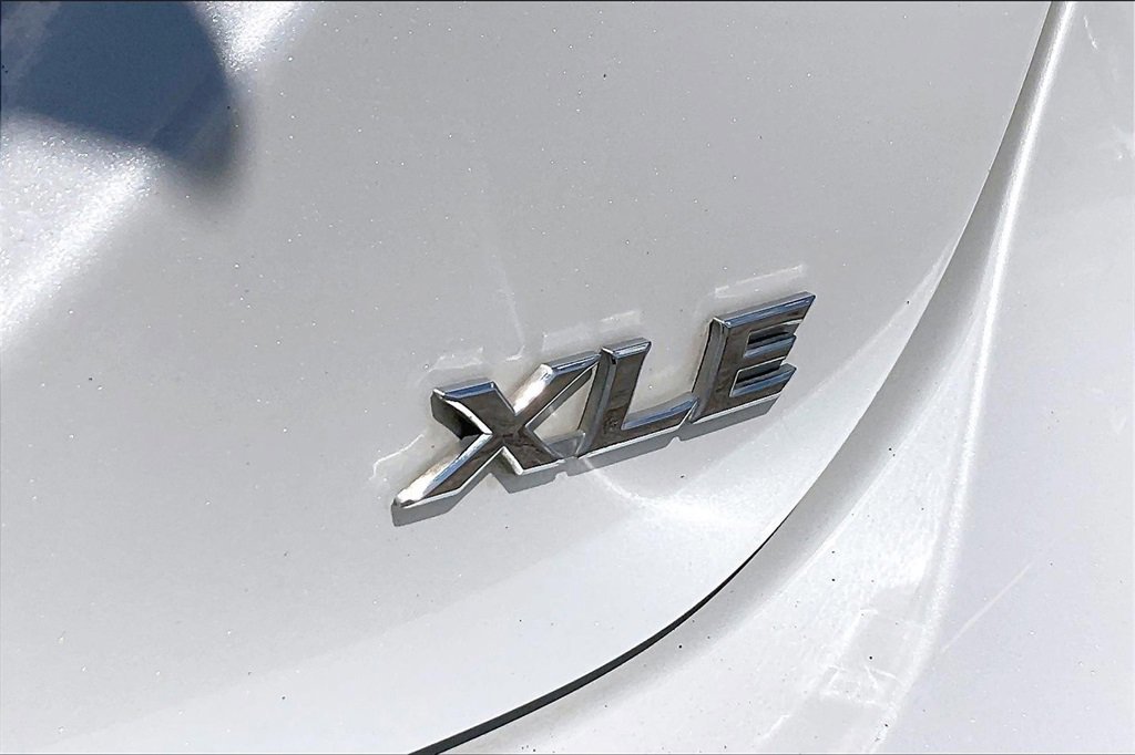 Used 2020 Toyota Camry XLE image 21