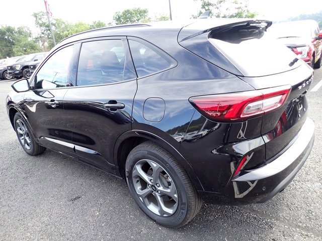 Certified 2023 Ford Escape ST-Line Select w/ Tech Pack #2 image 5