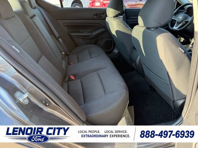 Used 2025 Nissan Altima 2.5 SV FWD image 12