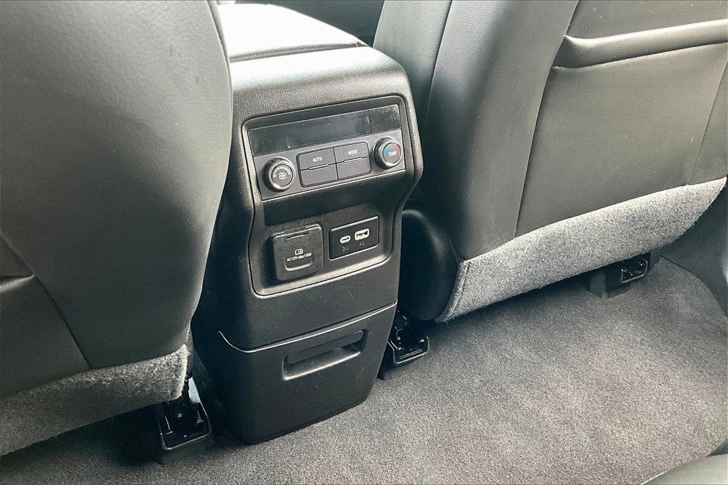 Used 2023 GMC Acadia SLT image 34