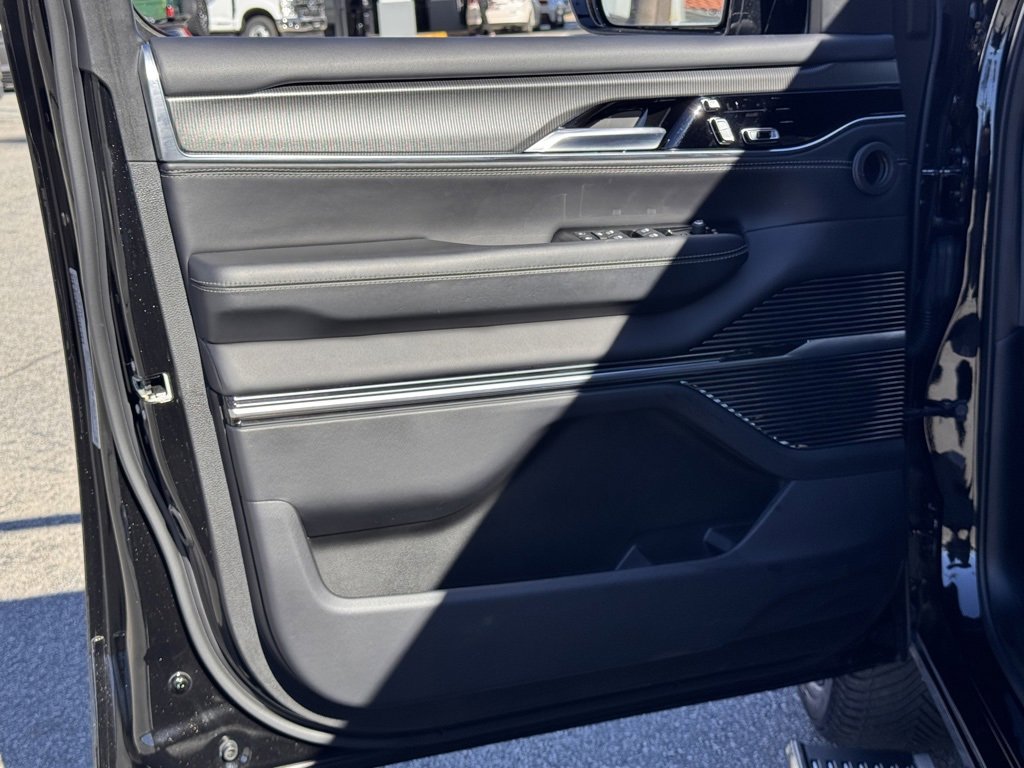 Used 2022 Jeep Grand Wagoneer Series II image 15