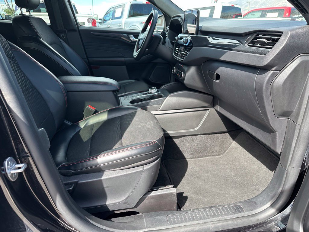 Certified 2025 Ford Escape ST-Line AWD/4WD image 15