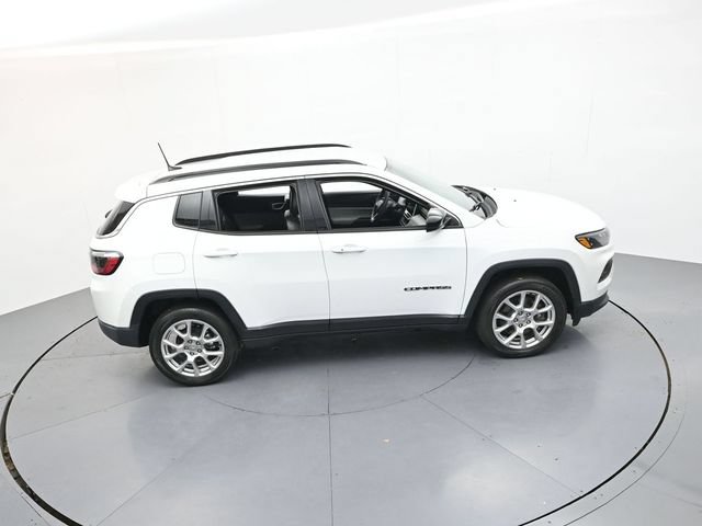 Used 2023 Jeep Compass Latitude AWD/4WD image 43