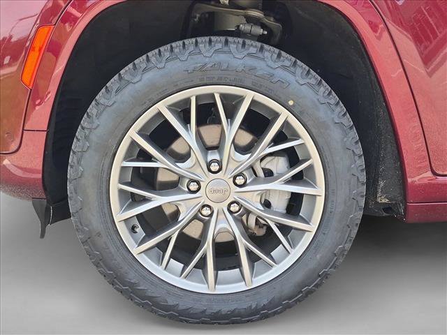 Used 2023 Jeep Grand Cherokee Summit w/ Adv Protech Group IV AWD/4WD image 26