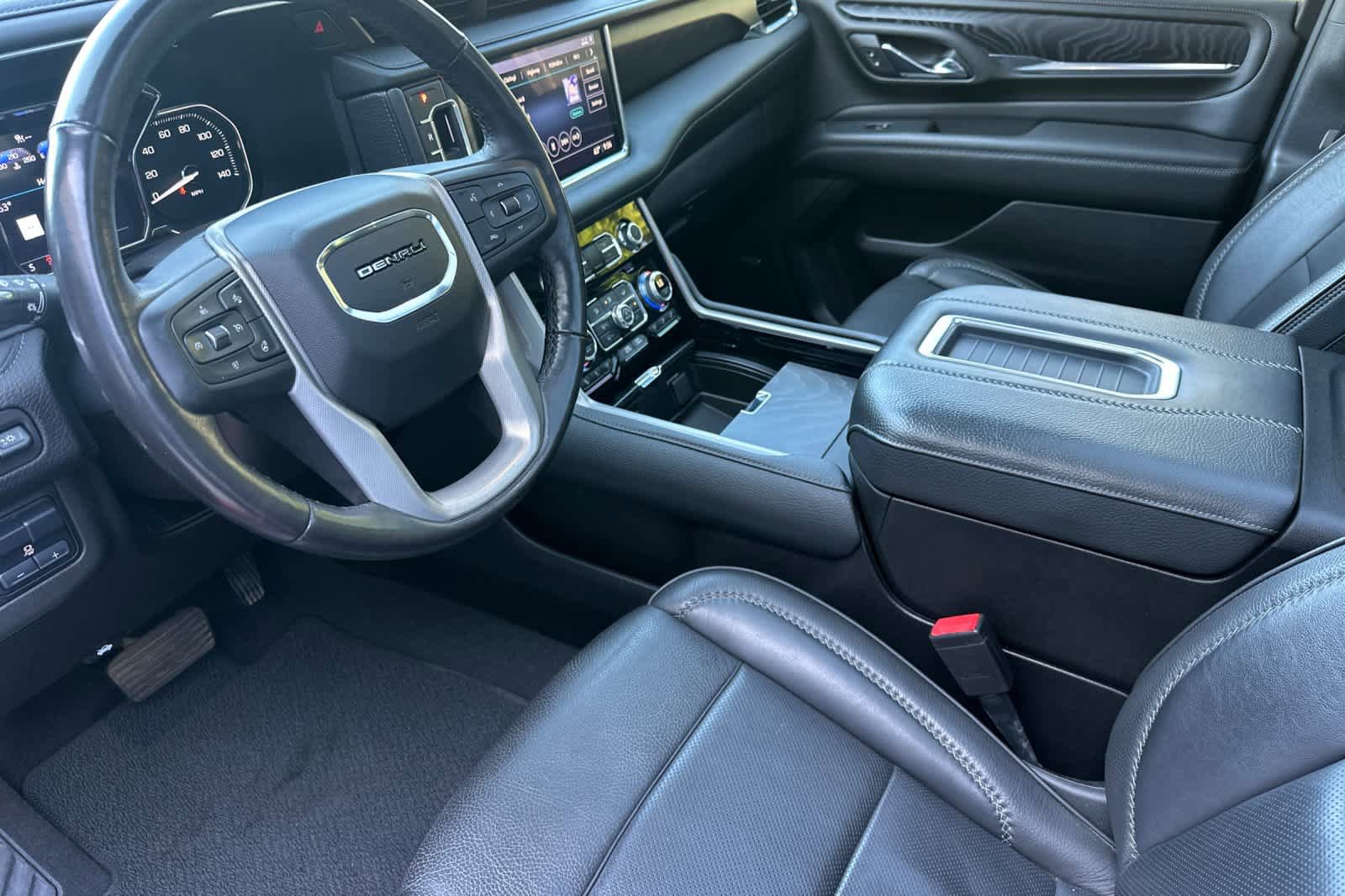 Used 2021 GMC Yukon Denali w/ Denali Ultimate Package AWD/4WD image 11