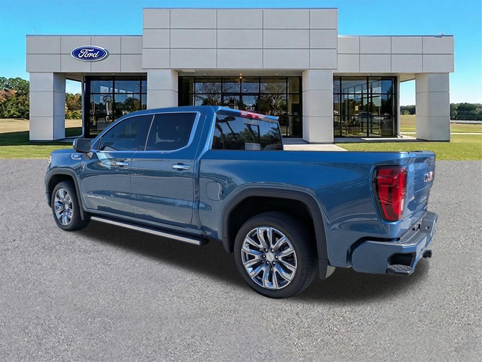 Used 2024 GMC Sierra 1500 Denali AWD/4WD image 3