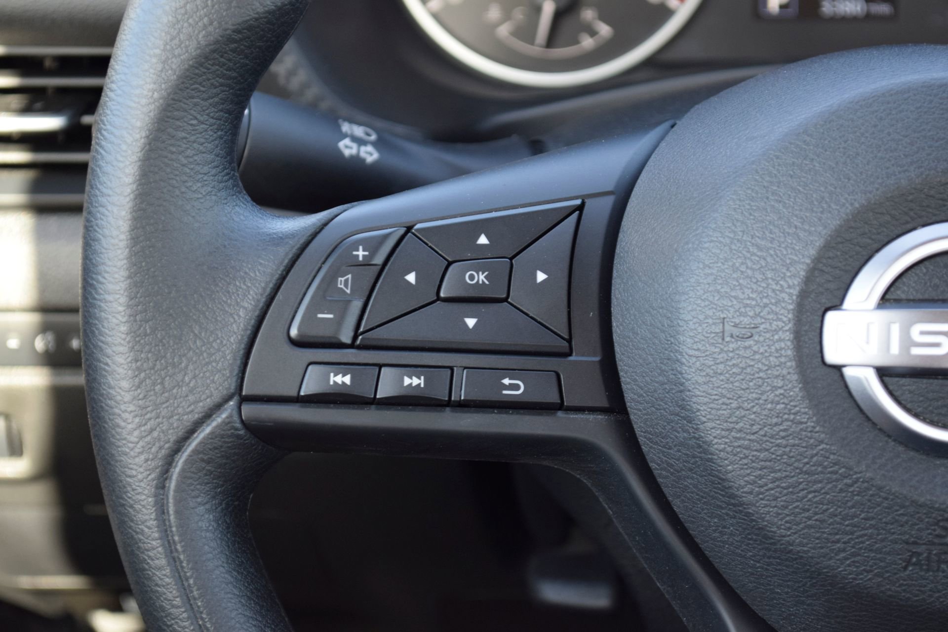 Used 2025 Nissan Sentra S image 9