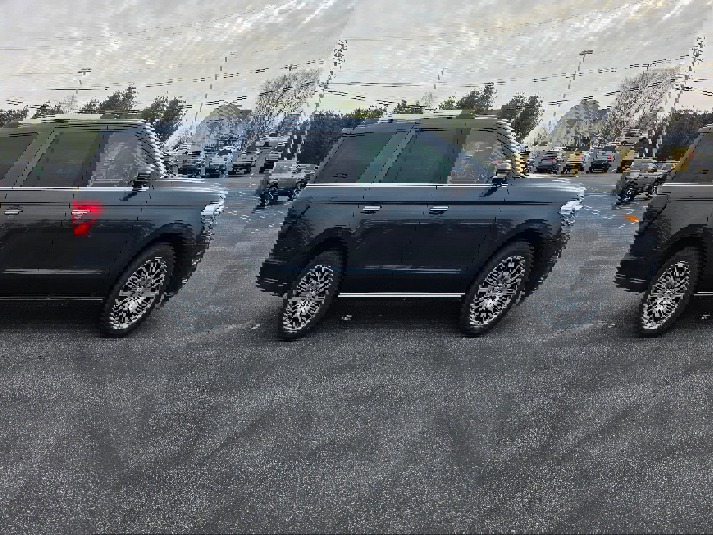 Certified 2022 Ford Expedition Limited image 2