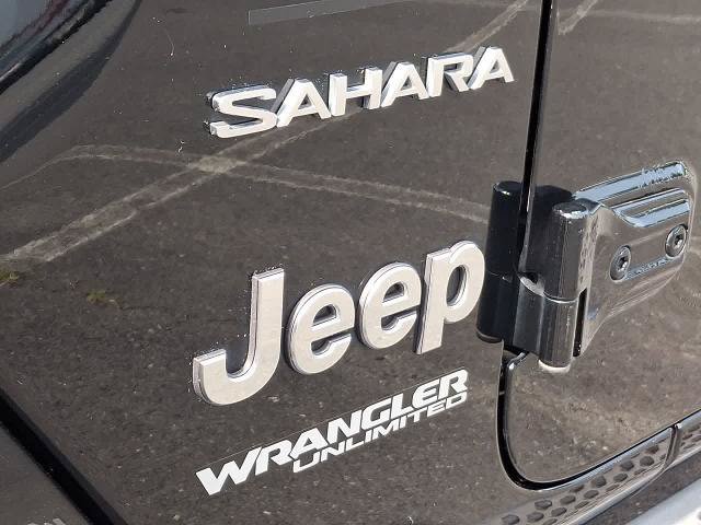 Used 2018 Jeep Wrangler Unlimited Sahara w/ Dual Top Group AWD/4WD image 29