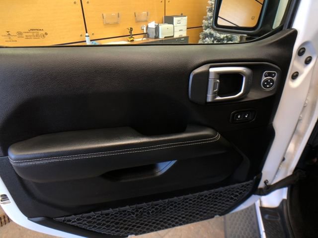 Used 2020 Jeep Wrangler Unlimited Sahara image 12