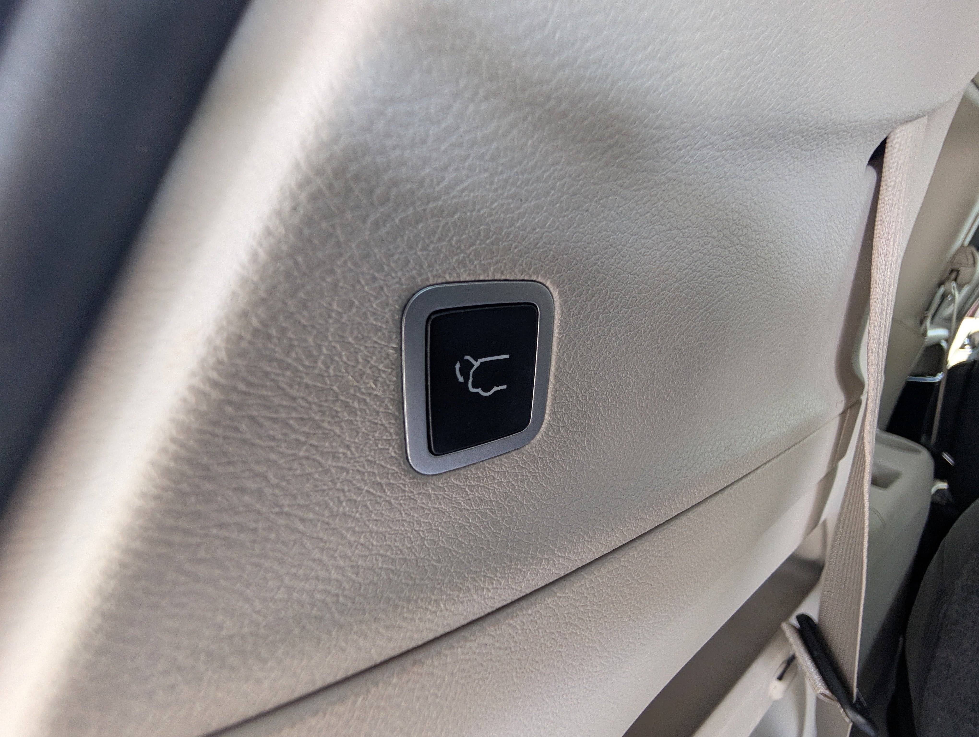 Used 2019 Chrysler Pacifica Touring Plus w/ Advanced Safetytec Group FWD image 16