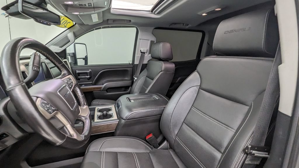 Used 2019 GMC Sierra 2500 Denali w/ Suspension Package, Off-Road AWD/4WD image 2
