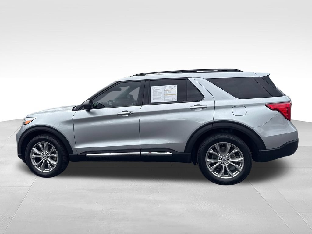 Certified 2023 Ford Explorer XLT w/ Equipment Group 202A AWD/4WD image 5