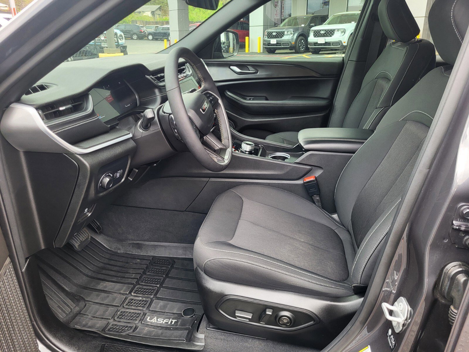 Used 2025 Jeep Grand Cherokee L Laredo w/ Luxury Tech Group I image 19