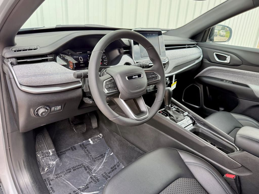 Used 2025 Jeep Compass Latitude AWD/4WD image 10