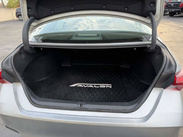 Used 2019 Toyota Avalon XSE w/ All Weather Liner Package FWD image 11