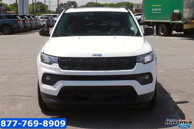 Used 2022 Jeep Compass Latitude w/ Sun and Sound Group FWD image 2