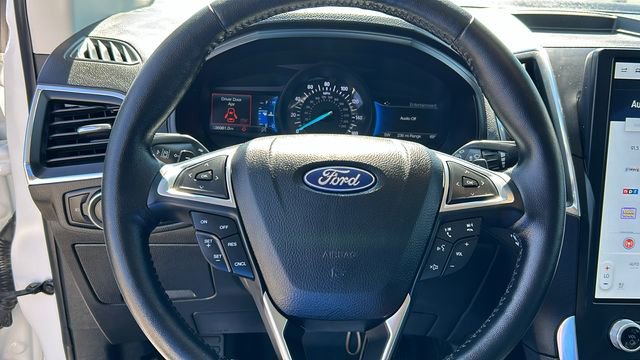 Certified 2023 Ford Edge Titanium w/ Class II Trailer Tow Package image 19