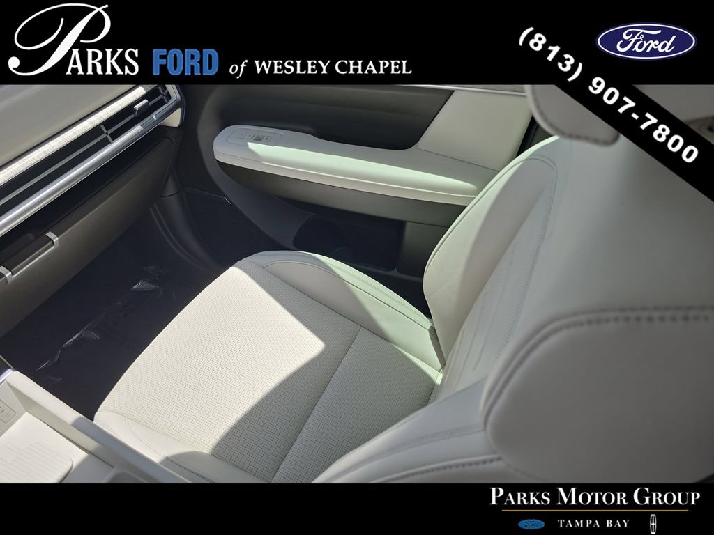Used 2025 Hyundai Santa Fe Calligraphy AWD/4WD image 15
