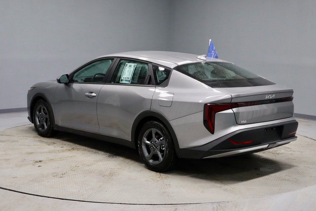 Used 2025 Kia K4 LXS image 3