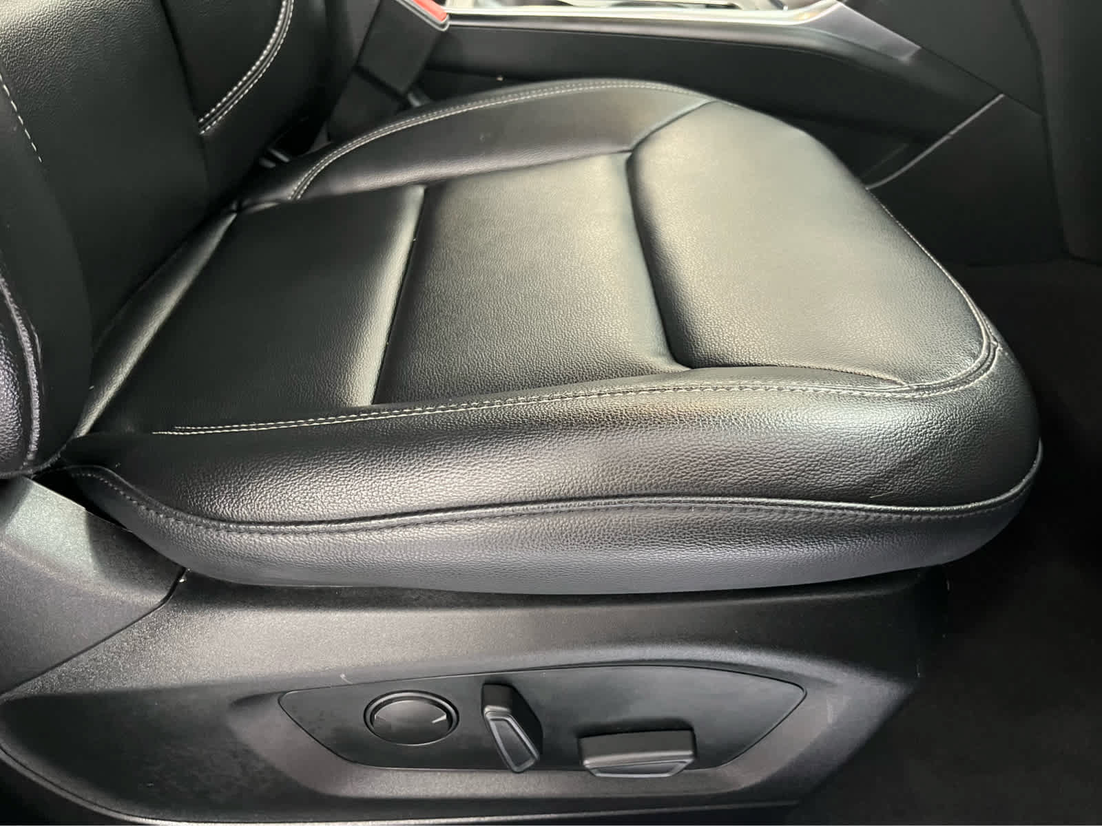 Certified 2020 Ford Explorer XLT w/ Equipment Group 202A AWD/4WD image 45