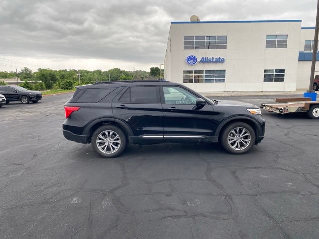 Certified 2023 Ford Explorer XLT w/ Equipment Group 202A AWD/4WD image 7