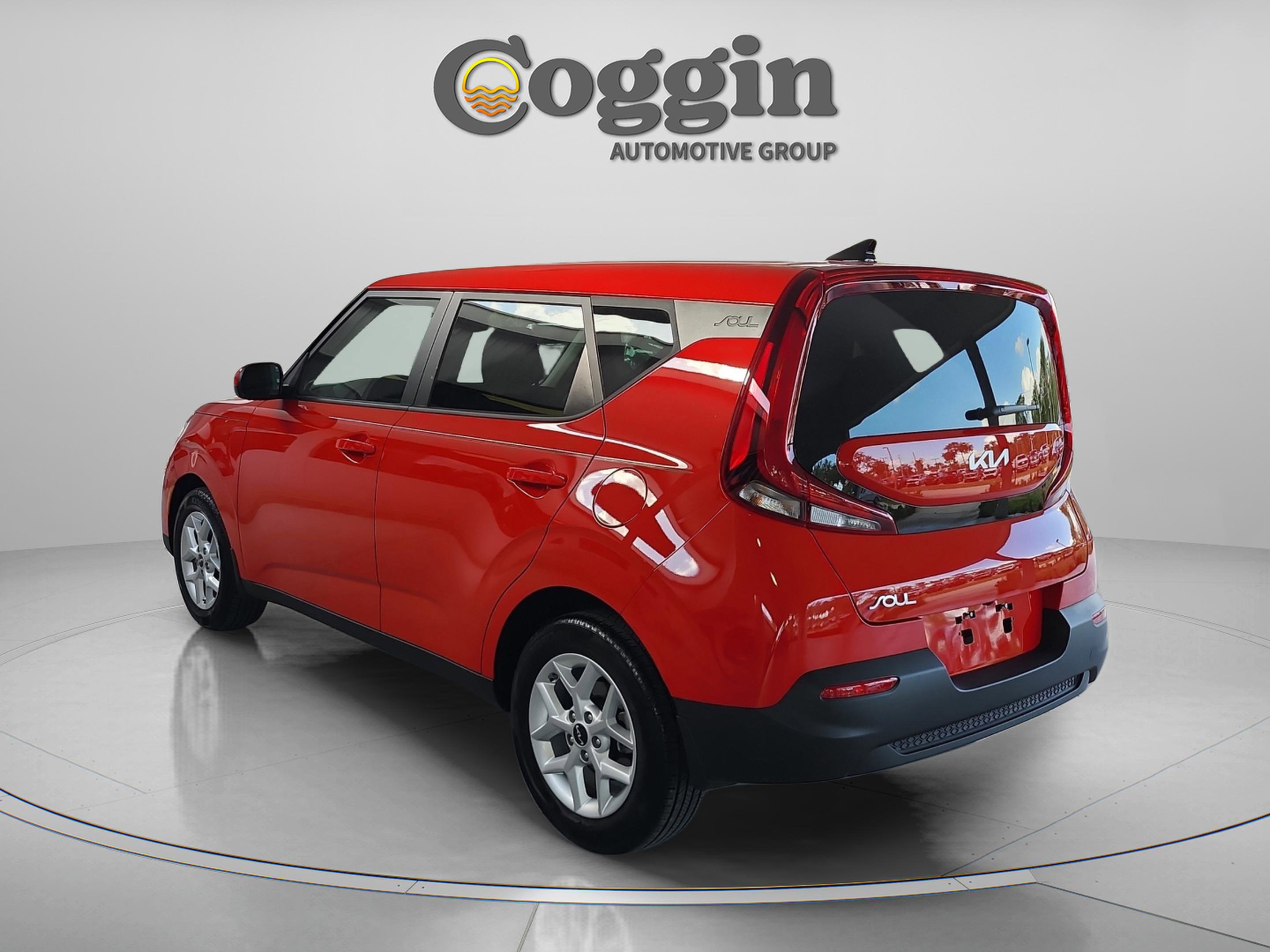 Used 2022 Kia Soul LX w/ Technology Package FWD image 3