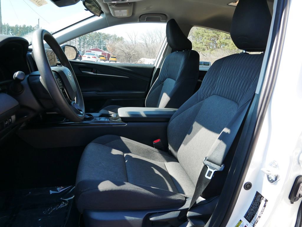Used 2025 Toyota Camry LE FWD image 14