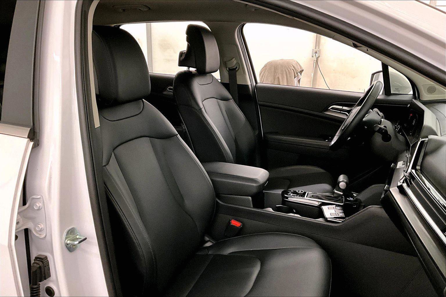 Used 2023 Kia Sportage EX image 9