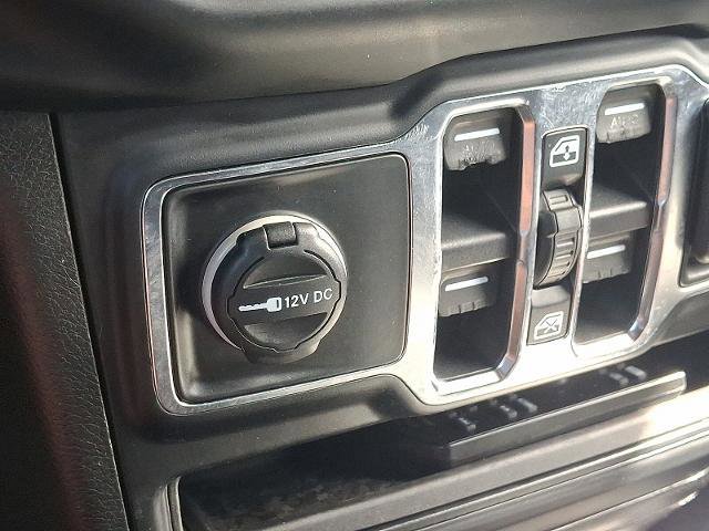 Used 2019 Jeep Wrangler Unlimited Sahara image 25